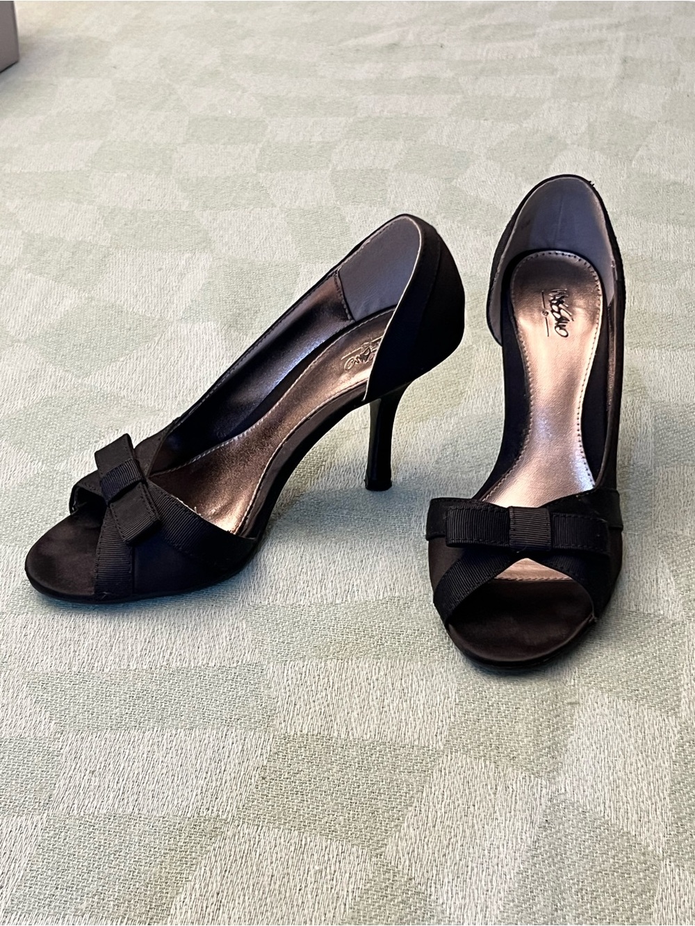 Mossimo Heidi Black Bow Peep-Toe Pumps size 5.5